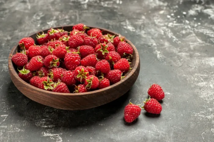اسانس رزبری با طعم ترش و شیرین مناسب نوشیدنی و دسر